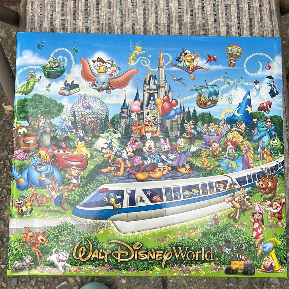 Disney scrapbook w/ laminated color pages & a flap folder Unused Mint condition